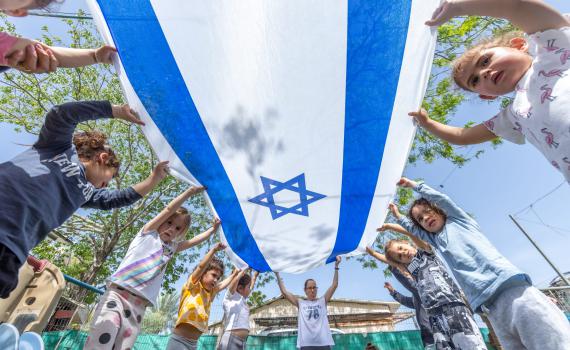 צבע טרי? נגענו | 20 הדברים שכל ישראלי עושה