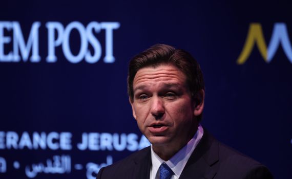 מושל פלורידה תוקף: נתניהו נבחר דמוקרטית, כבדו זאת