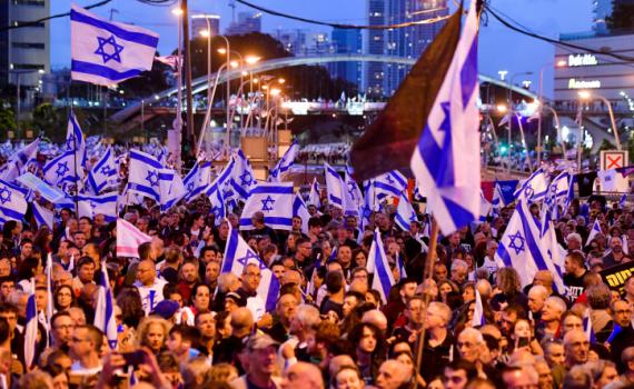 הפתעה בקפלן: פעיל הימין הגיע להפגנה במוצ"ש