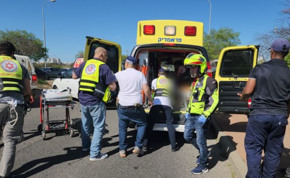 פיגוע דקירה בצומת צריפין: שני חיילים נפצעו