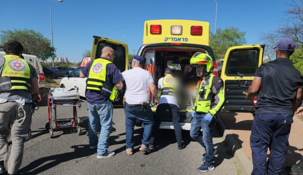 פיגוע דקירה בצומת צריפין: שני חיילים נפצעו