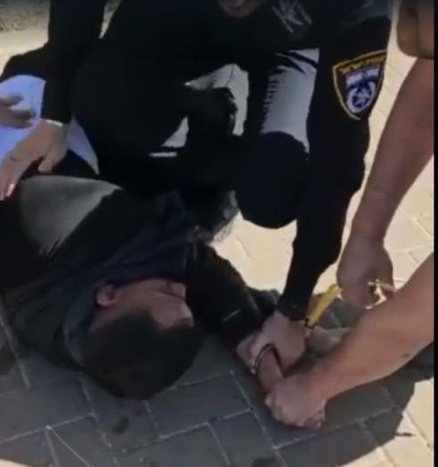 "תנו לו כדור בראש". תיעוד מעצר המחבל בצריפין