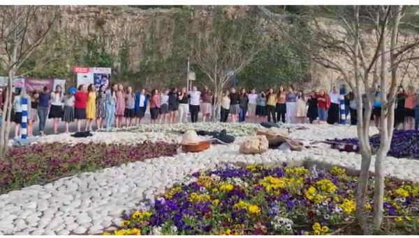 לצד הכאב והאובדן: עצרת שירה ביישוב אפרת