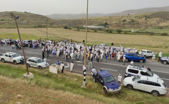 תיעוד מרגש: עשרות הגיעו לתפילת שחרית במקום הפיגוע