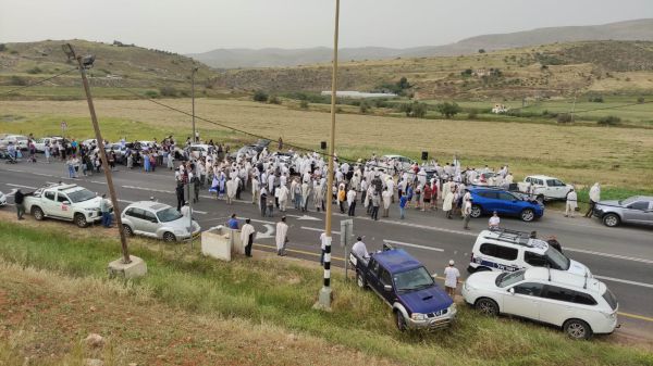 תיעוד מרגש: עשרות הגיעו לתפילת שחרית במקום הפיגוע