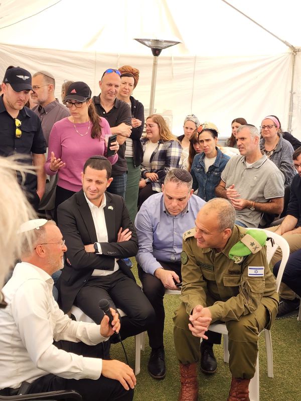 האב השכול לאלוף פיקוד מרכז: "אל תסכנו חיילים"