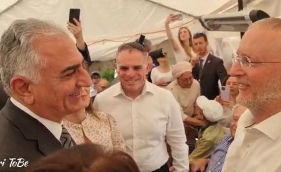 פהלווי, הבן של השאה הגיע לאפרת לנחם את משפחת די