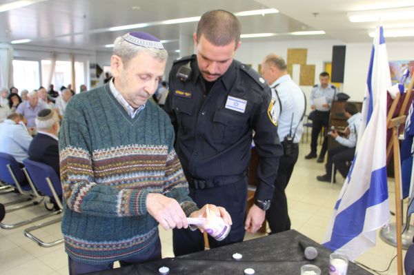 שוטרי תחנת שפט ציינו את יום השואה עם השורדים