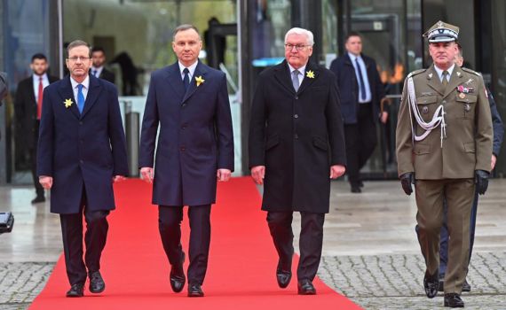 הרצוג בגטו ורשה: "זיכרון השואה הוא מצע לדיאלוג"