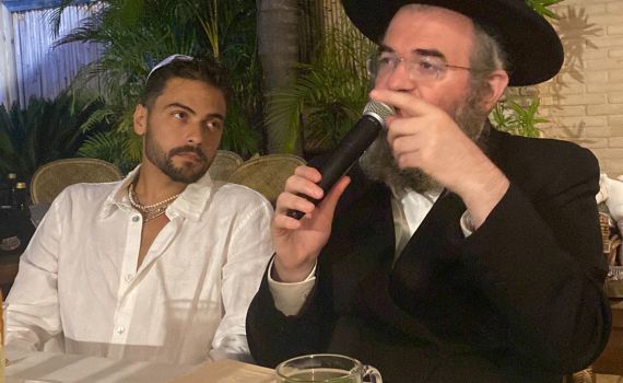 הבטיח וקיים: רועי סנדלר ערך מסיבת הודיה