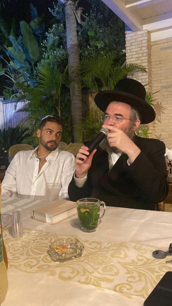 הבטיח וקיים: רועי סנדלר ערך מסיבת הודיה