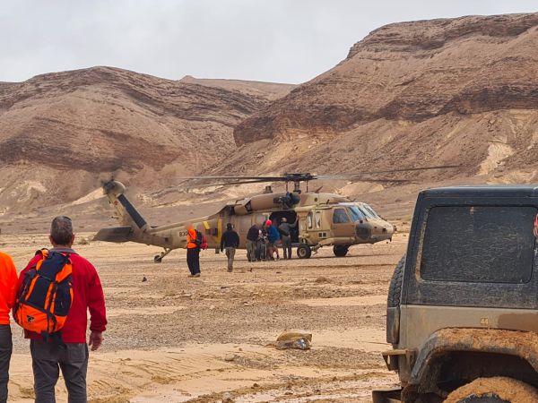 צה״ל חילץ עשרות אזרחים משטפונות בדרום