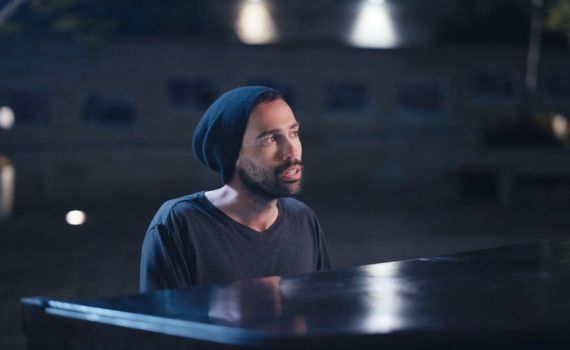 הזמר הצעיר בקליפ חדש עם אחיות שכולות