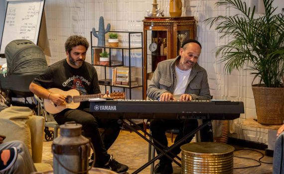 יונתן רזאל, הראל סקעת וגיא מזיג נזכרים במספר על היד