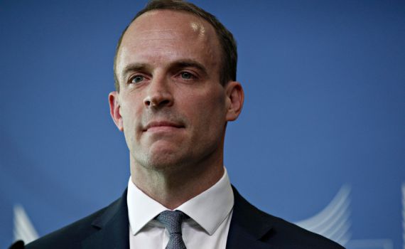 דרמה בבריטניה: סגן ראש הממשלה התפטר מתפקידו