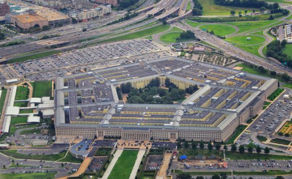 דיווח: זו החשודה בהדלפת המסמכים המסווגים של הפנטגון