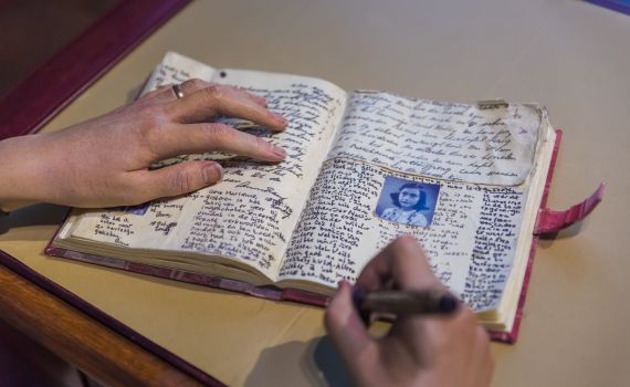 היום לפני 94 שנה: נולדה אנה פרנק