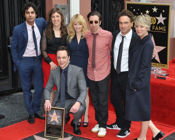 כוכבת המפץ הגדול: "שולחת חיזוק לתושבי 'קריית ביאליק'"