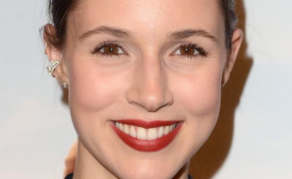 הבלונדה בדרך: כוכבת "הפיג'מות" חוזרת למקורות