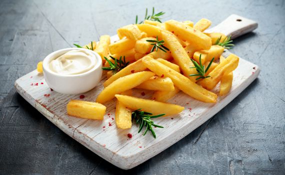 מחקר חדש קובע: צ'יפס עלול לתרום לדיכאון וחרדה