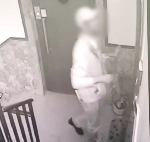 אישום: גנב מאות מזוזות מבתים בירושלים. צפו