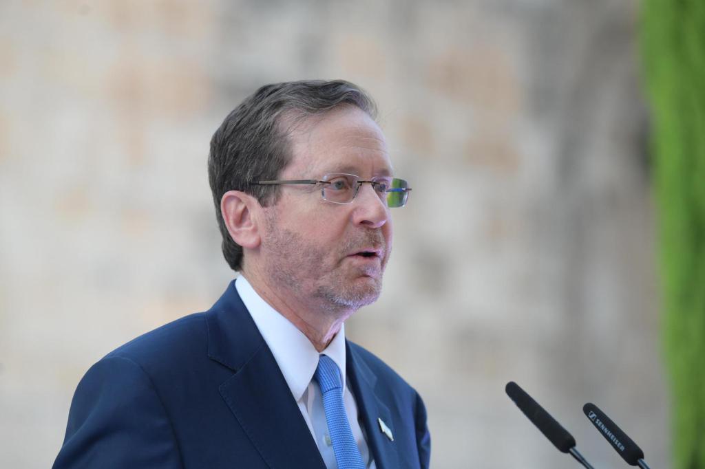 בין מקבלי עיטור הנשיא: הרב הסרוג וח"כ לשעבר