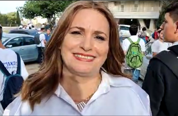 חגית משה: ריקוד הדגלים מסמל את הציבור הסרוג