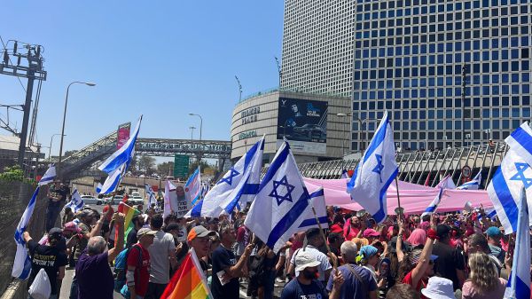ושוב: מפגיני השמאל חוסמים את נתיבי איילון