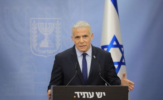 לפיד על הירידה בסקרים: קשה לאנשים עם אמת קשה