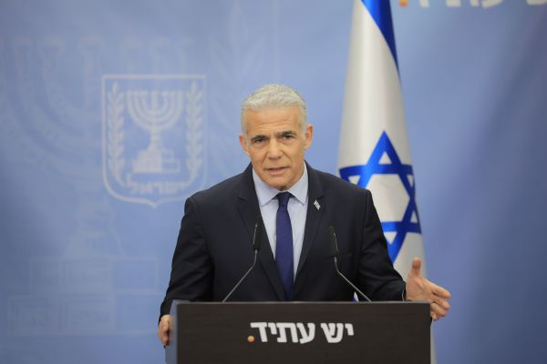 לפיד על הירידה בסקרים: קשה לאנשים עם אמת קשה