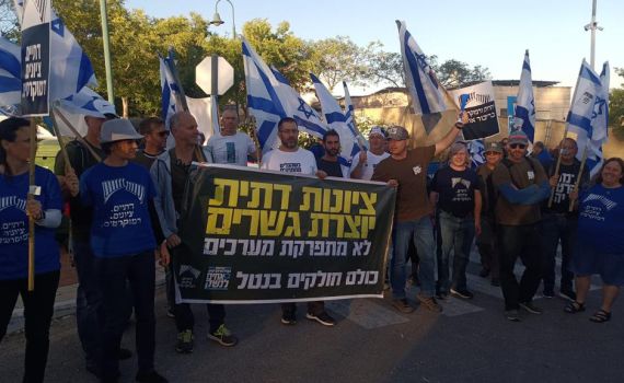 אופסי: ערוץ 14 פרגן לאחים לנשק ומיד חזר בו