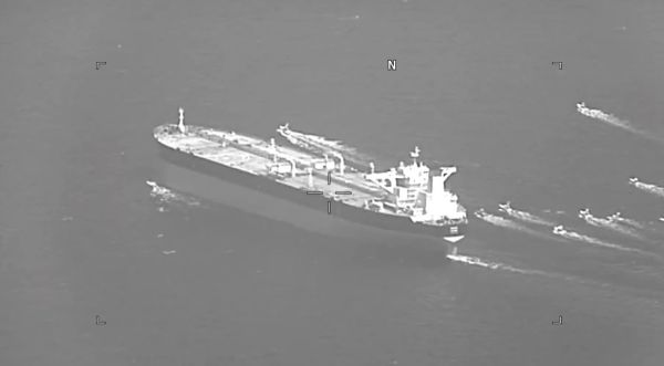 איראן תפסה מיכלית עם דגל פנמה במיצר הורמוז