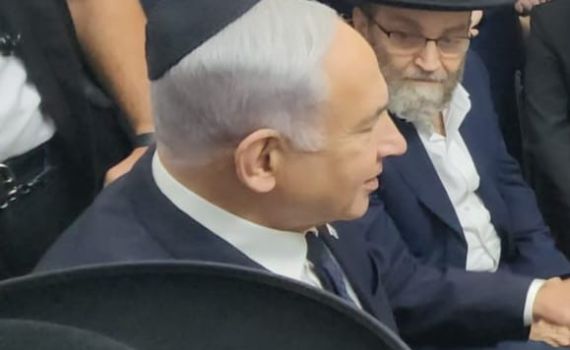 נתניהו הגיע לניחום אבלים בבית הרב אדלשטיין