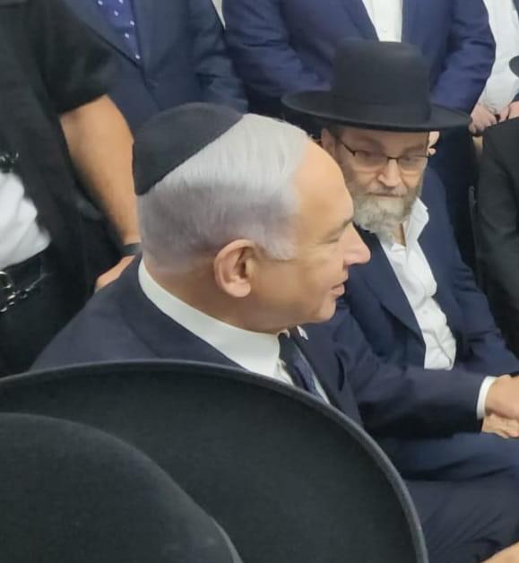 נתניהו הגיע לניחום אבלים בבית הרב אדלשטיין