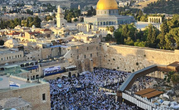 המצעד עבר בשלום: החלה התפילה החגיגית בכותל