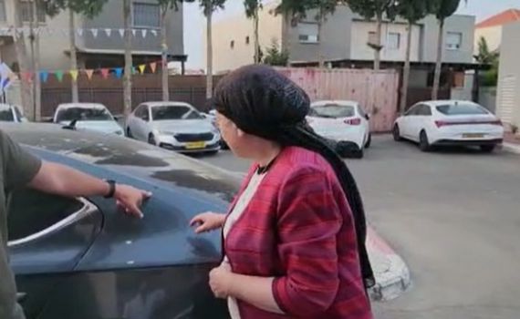 צפו: הטיל נחת 50 מטר מהשרה סטרוק; הרכב נפגע