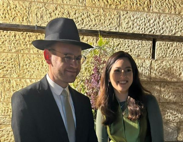 העיתונאי החרדי התארס עם היועצת של השר הסרוג