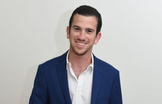 הדובר הסרוג של השרה התפטר מתפקידו