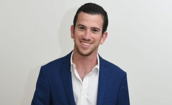 הדובר הסרוג של השרה התפטר מתפקידו