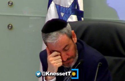 צפו: הח"כ הודיע על פטירת הרב אדלשטיין ופרץ בבכי