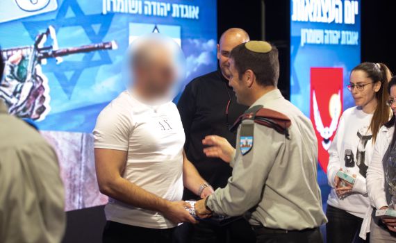 צל"ש מפקד האוגדה לקצין שנטרל מחבל בעודו פצוע