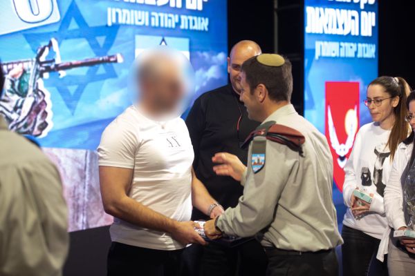 צל"ש מפקד האוגדה לקצין שנטרל מחבל בעודו פצוע