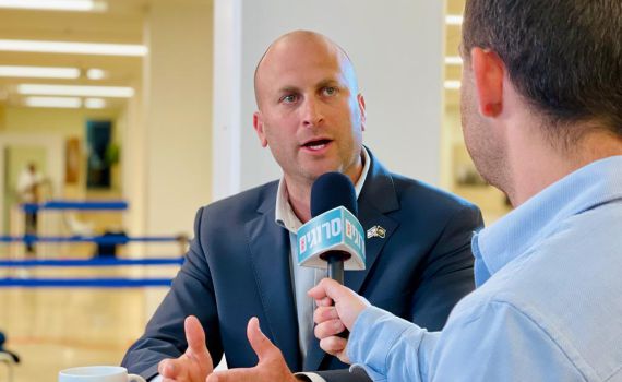 קרויזר דורש: גופת המחבל לא תוחזר בלי אורון והדר