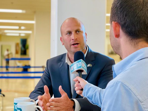 קרויזר דורש: גופת המחבל לא תוחזר בלי אורון והדר