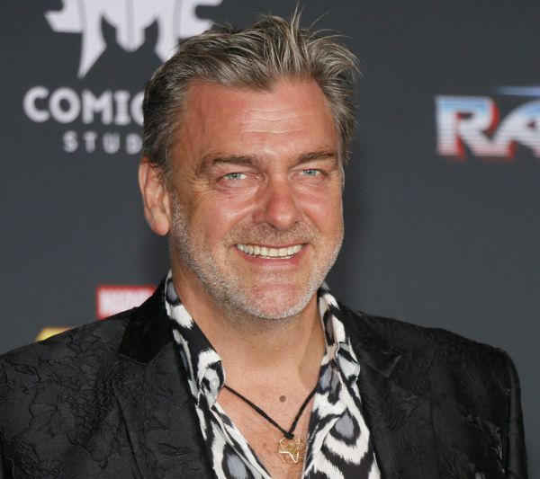 השחקן וכוכב "מארוול" ריי סטיבנסון הלך לעולמו