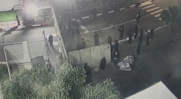 באישון לילה: חרדים ניסו להתפרץ לכלא רמלה | צפו