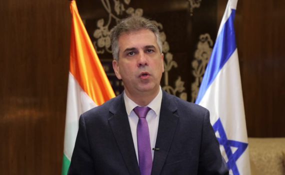 בגלל המבצע בעזה: שר החוץ מקצר את ביקורו בהודו