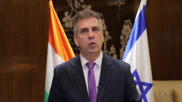 בגלל המבצע בעזה: שר החוץ מקצר את ביקורו בהודו