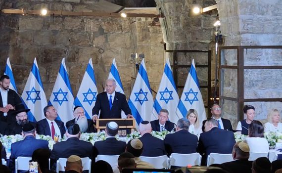 נתניהו: נשווה בין ילד חרדי וחילוני, גנץ: השווה גם ליבה