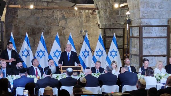 נתניהו: נשווה בין ילד חרדי וחילוני, גנץ: השווה גם ליבה